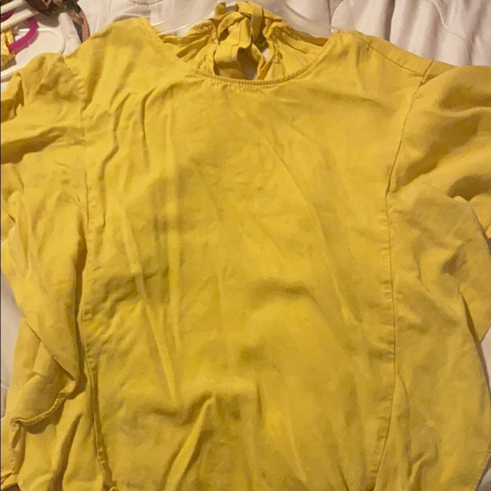Yellow short sleeve shirt